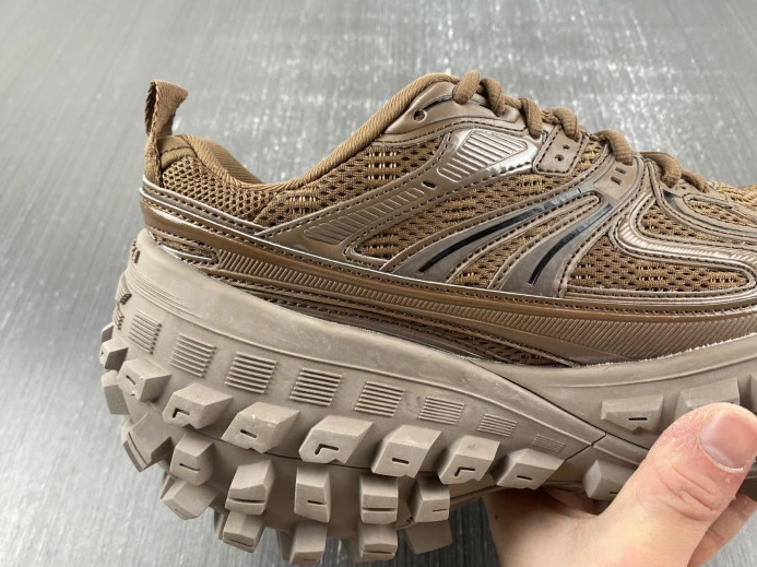 HighQuality BLCG DEFENDER SNEAKER 685613 W2RB5 2424