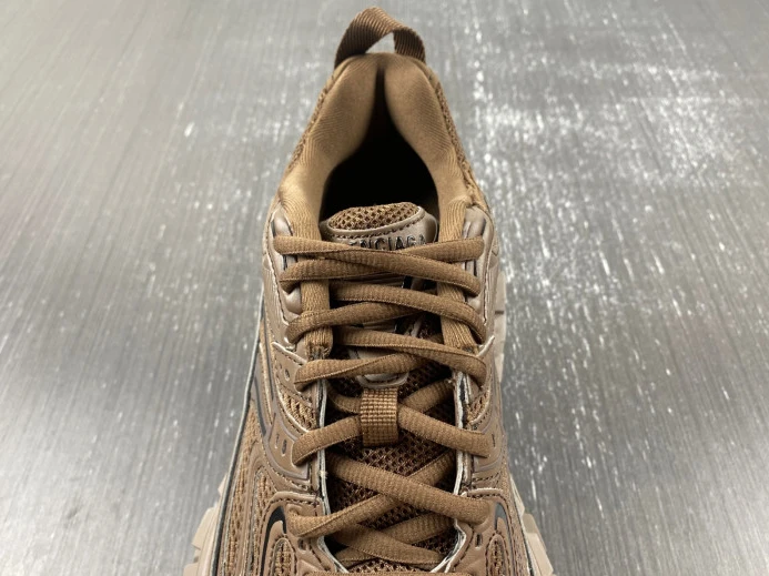 HighQuality BLCG DEFENDER SNEAKER 685613 W2RB5 2424