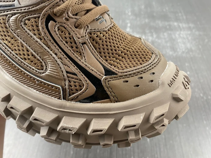 HighQuality BLCG DEFENDER SNEAKER 685613 W2RB5 2424