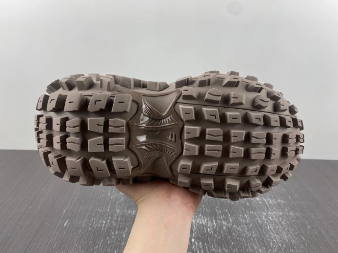 HighQuality BLCG DEFENDER SNEAKER 685613 W2RB5 2424