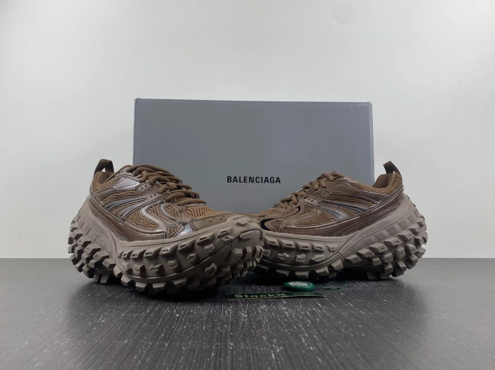 HighQuality BLCG DEFENDER SNEAKER 685613 W2RB5 2424