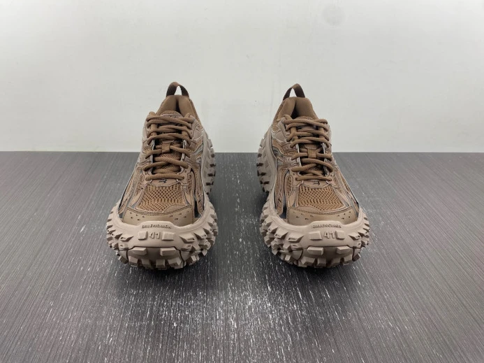 HighQuality BLCG DEFENDER SNEAKER 685613 W2RB5 2424