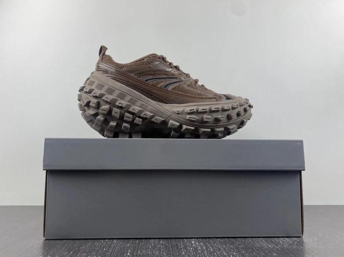 HighQuality BLCG DEFENDER SNEAKER 685613 W2RB5 2424