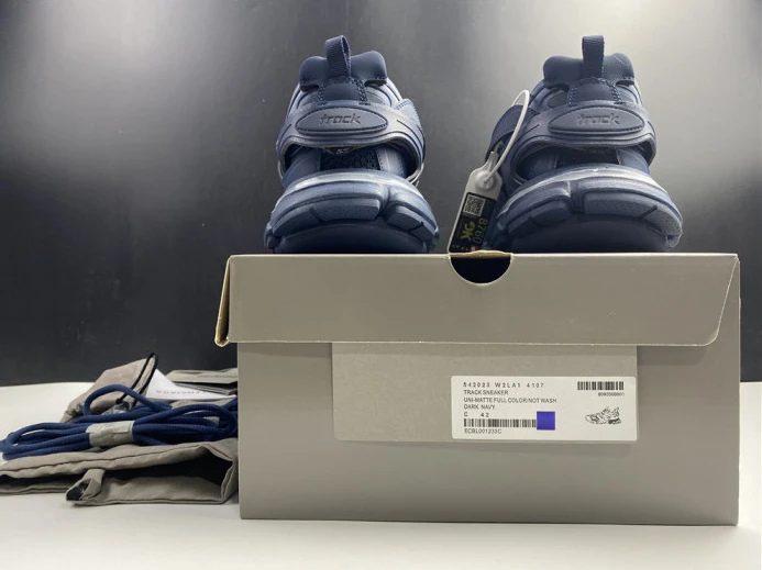 HighQuality BLCG Track Sneaker 542023 W2LA1 2597