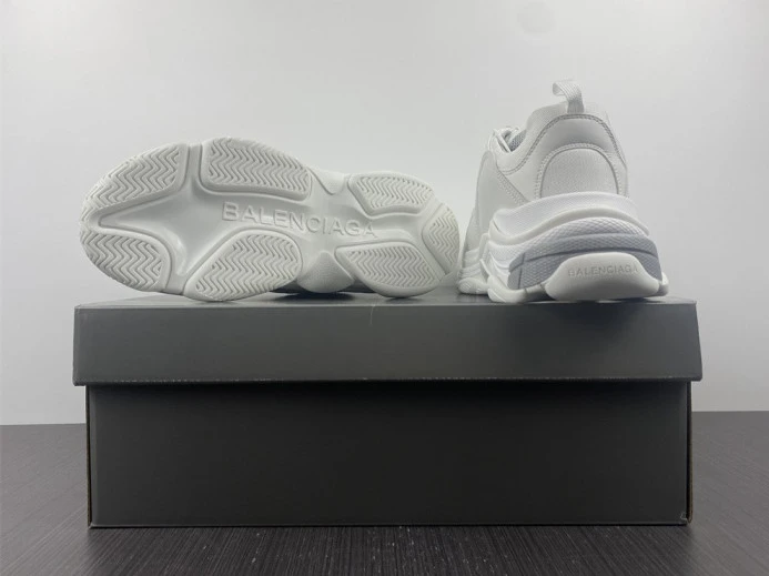HighQuality triples trainer sneakers 2272