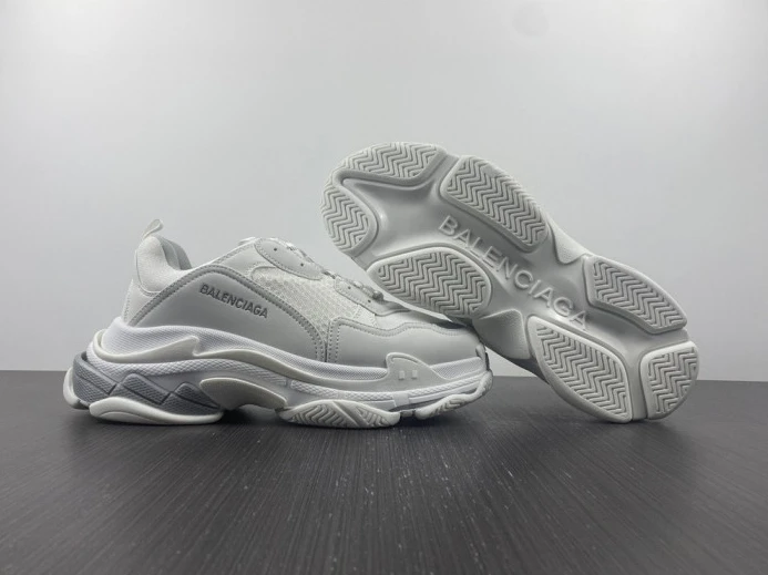 HighQuality triples trainer sneakers 2272