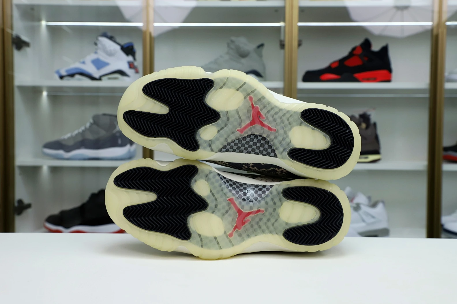 Kimikick AIR JORDAN 11 LOW SNAKESKIN LIGHT BONE Popular 1939