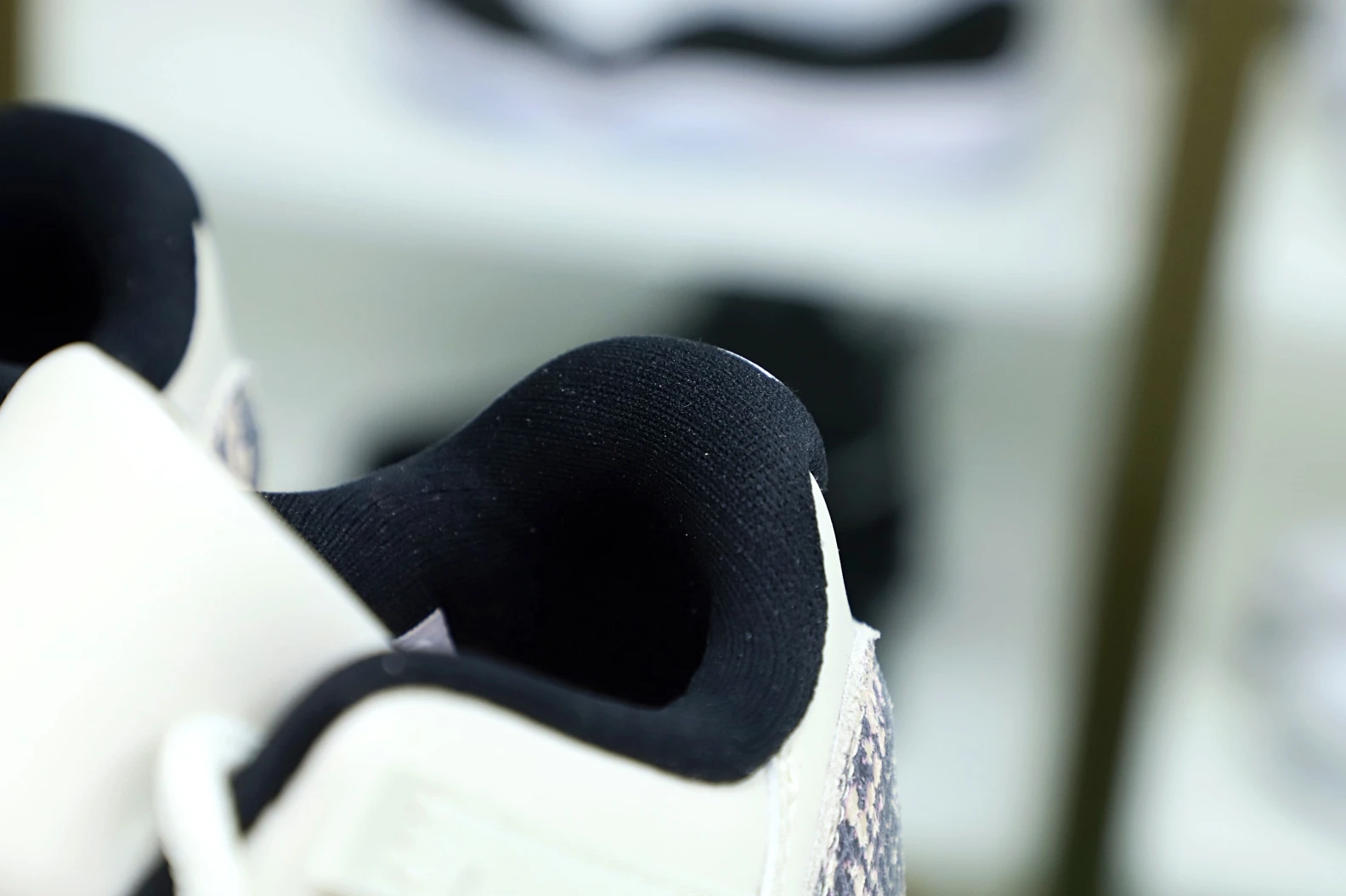 Kimikick AIR JORDAN 11 LOW SNAKESKIN LIGHT BONE Popular 1939