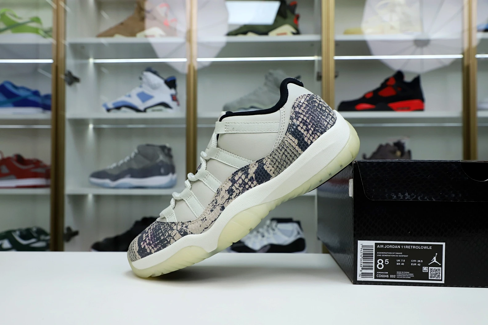 Kimikick AIR JORDAN 11 LOW SNAKESKIN LIGHT BONE Popular 1939