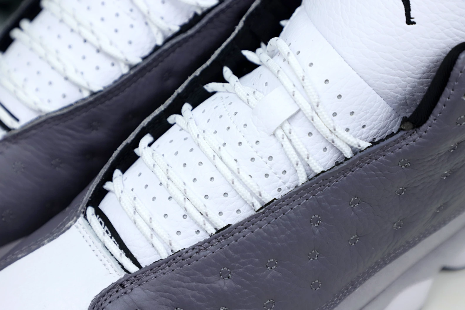 Kimikick AIR JORDAN 13 RETRO 'ATMOSPHERE GREY' -414571- Trendy 1929