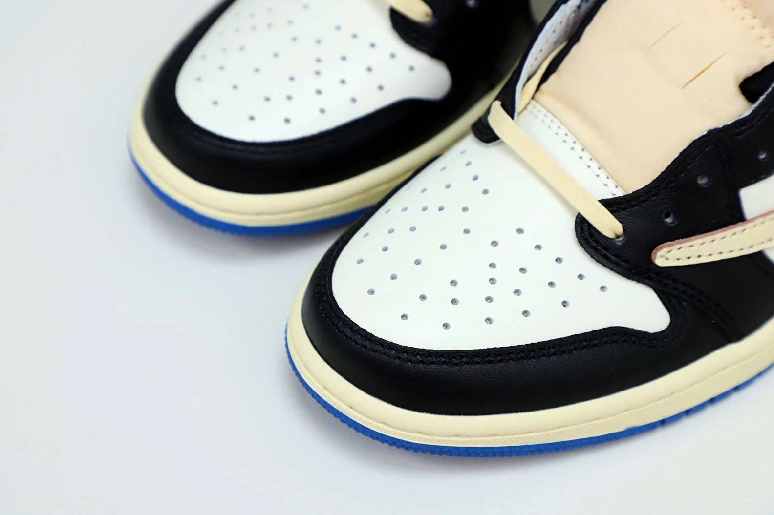 Kimikick FRAGMENT DESIGN X TRAVIS SCOTT X AIR JORDAN 1 LOW GoodFit 1938