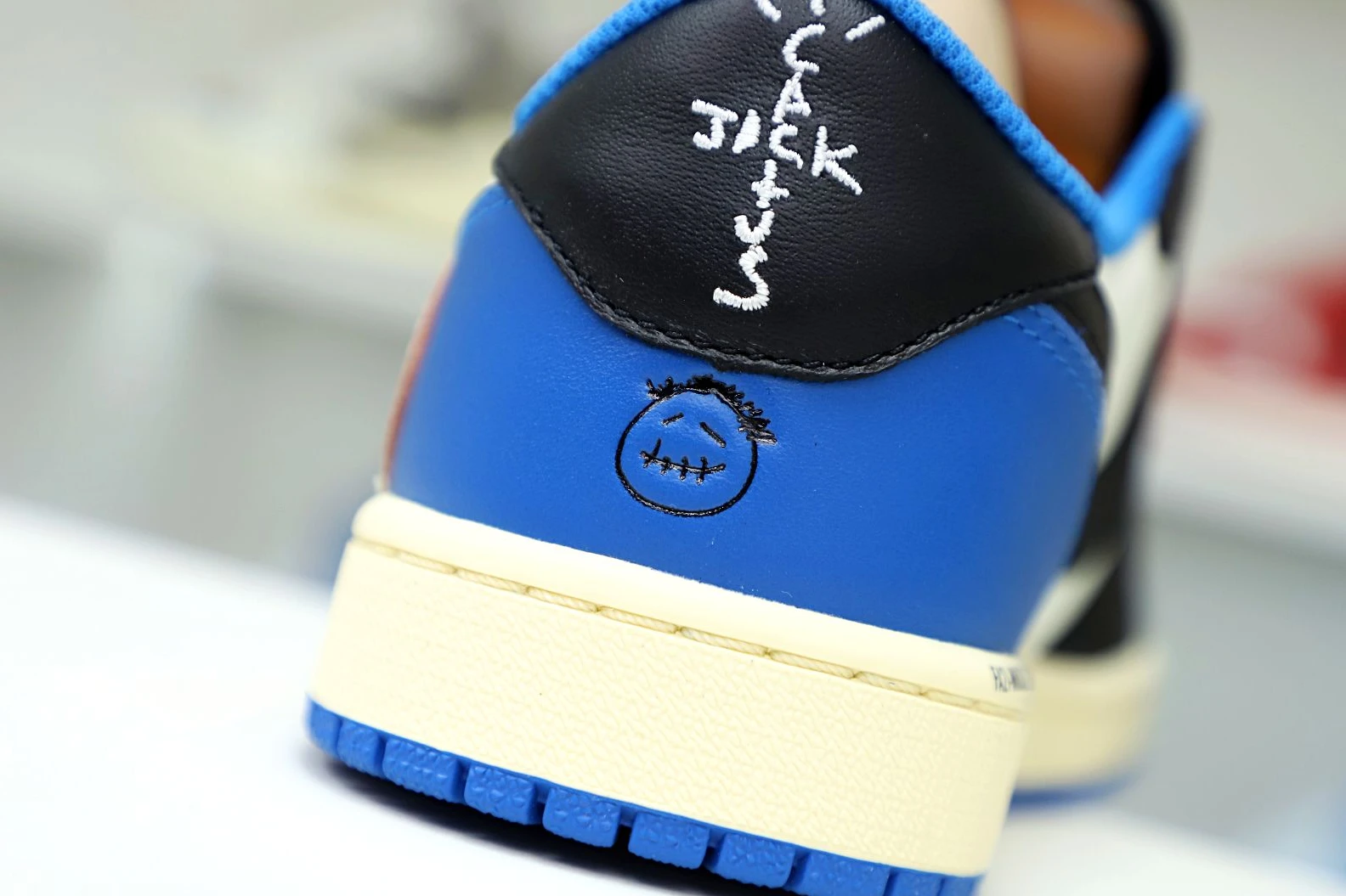 Kimikick FRAGMENT DESIGN X TRAVIS SCOTT X AIR JORDAN 1 LOW GoodFit 1938