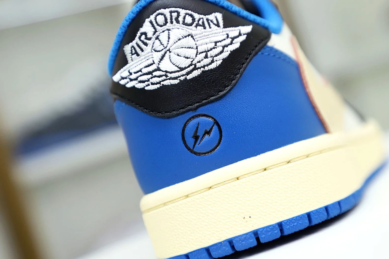 Kimikick FRAGMENT DESIGN X TRAVIS SCOTT X AIR JORDAN 1 LOW GoodFit 1938