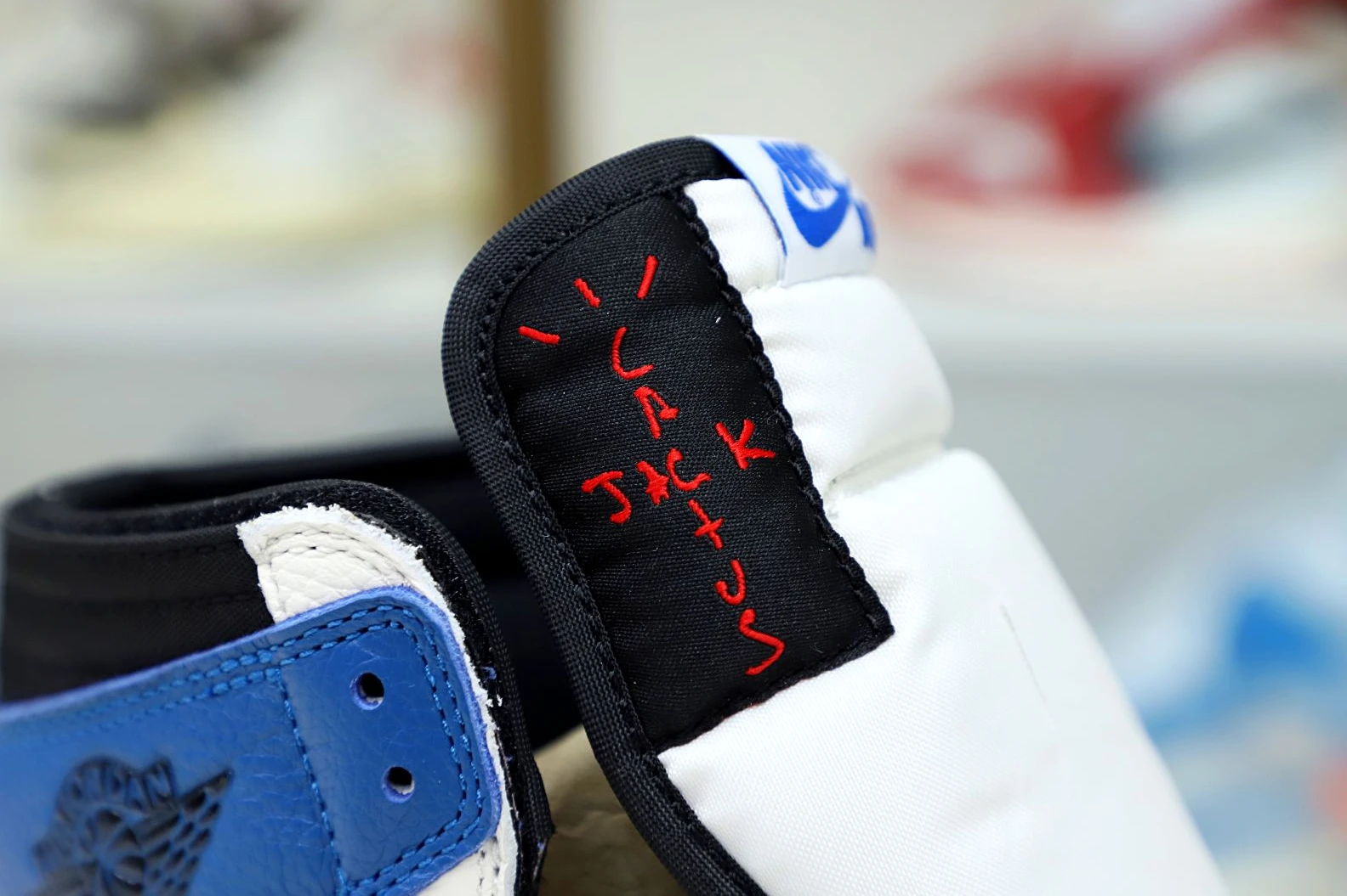 Kimikick FRAGMENT DESIGN X TRAVIS SCOTT X AIR JORDAN 1 RETRO HIGH WellDesigned 1935