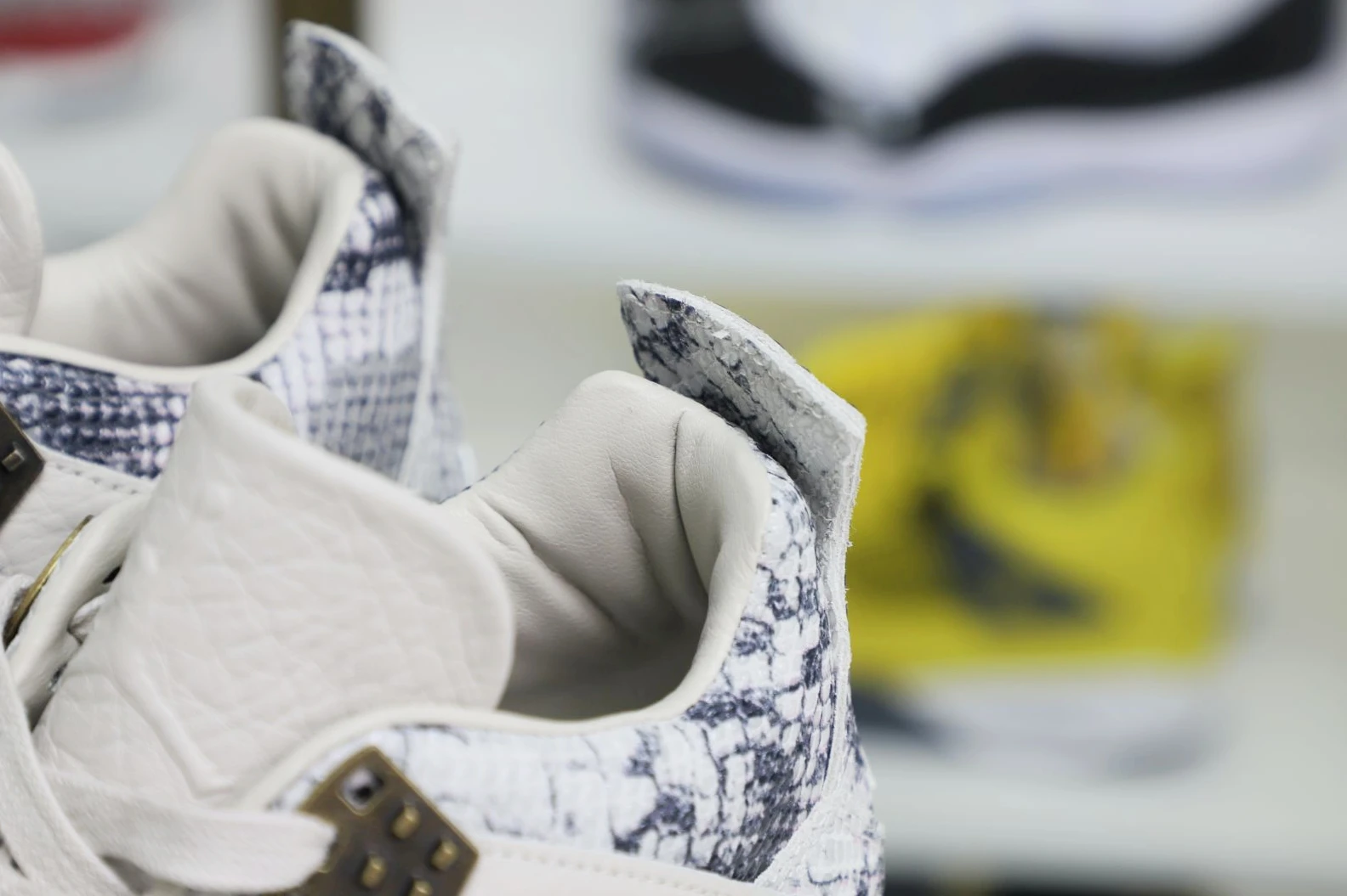 Kimikick Jordan Air Jordan 4 retro snakeskin Trendy 1898
