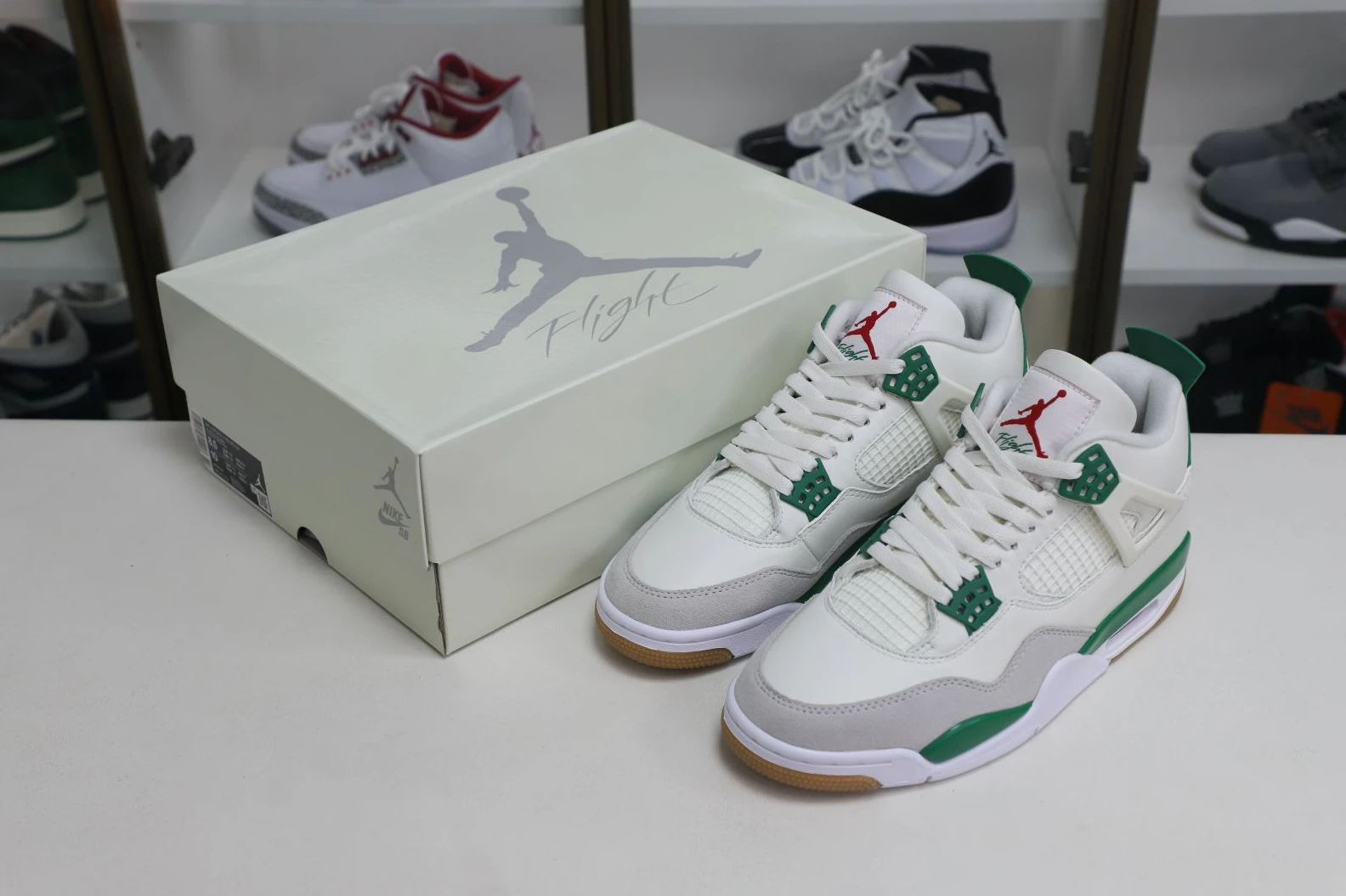 Kimikick NIKE SB X AIR JORDAN 4 RETRO 'PINE GREEN' HighQuality 2966