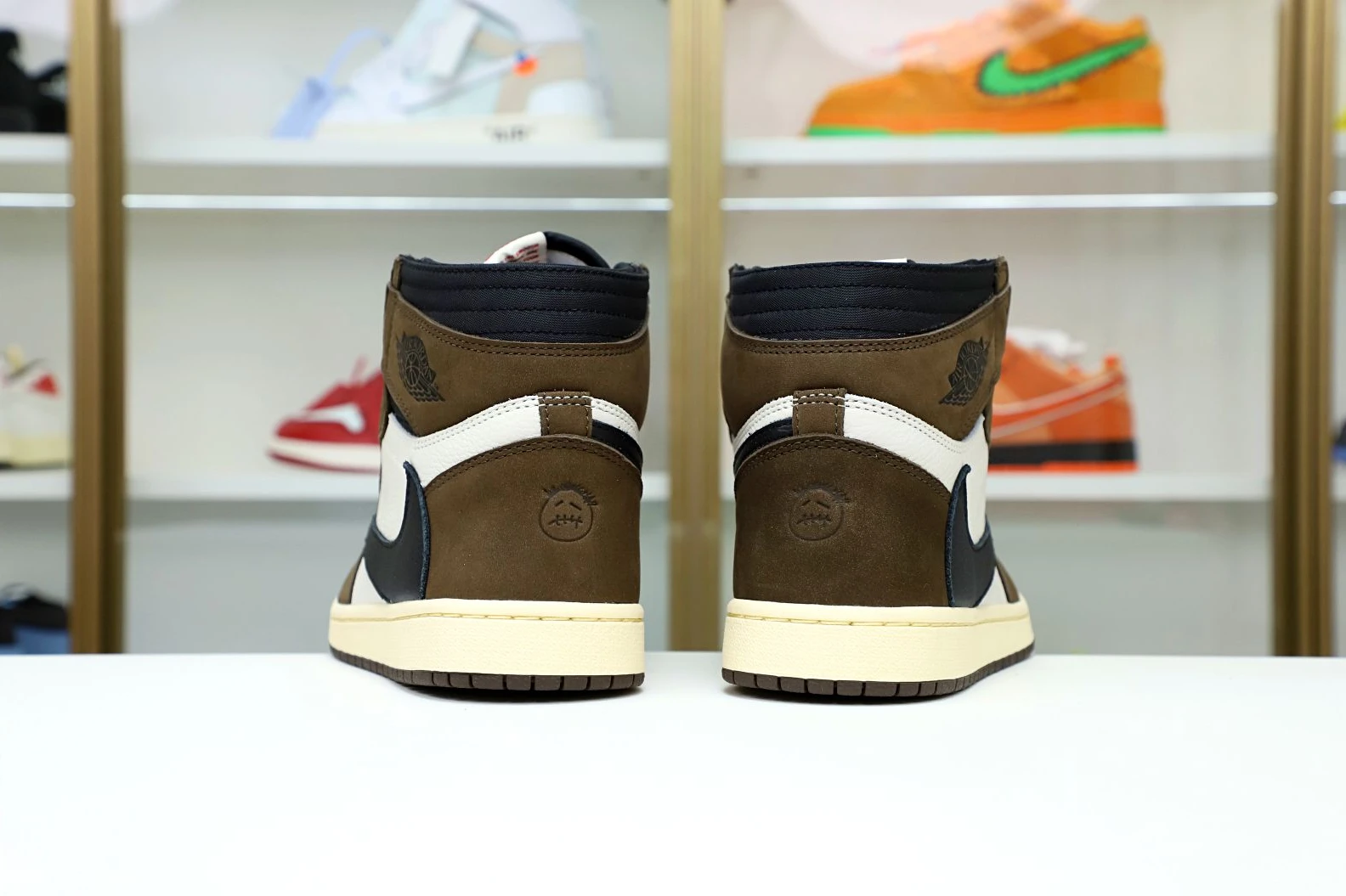 Kimikick TRAVIS SCOTT X AIR JORDAN 1 RETRO HIGH OG 'MOCHA' Popular 1989