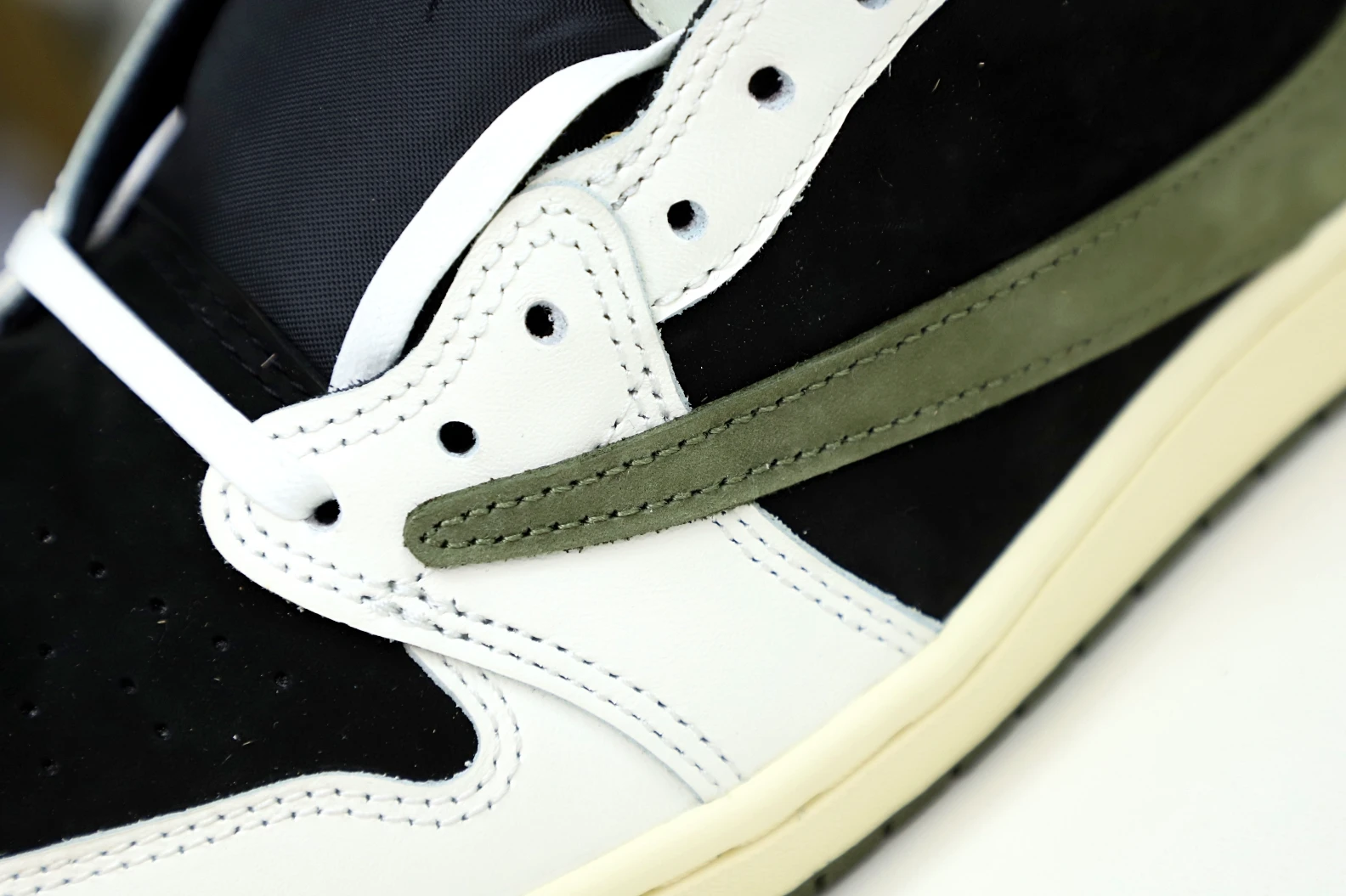 Kimikick TRAVIS SCOTT X NIKE AIR JORDAN 1 LOW OG “Olive” WellDesigned 3484