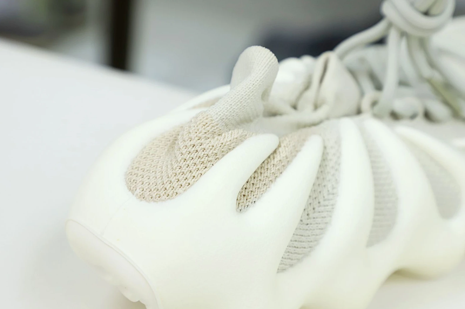 Kimikick YEEZY 450 CLOUD WHITE H Comfortable 24