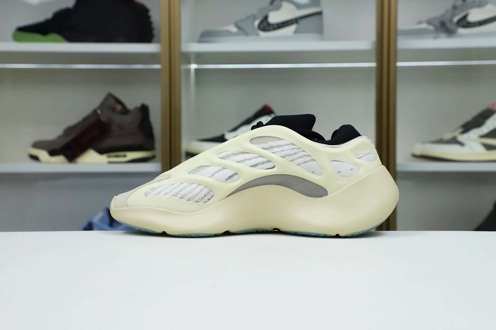 Kimikick YEEZY 700 V3 'AZAEL' GoodFit 76