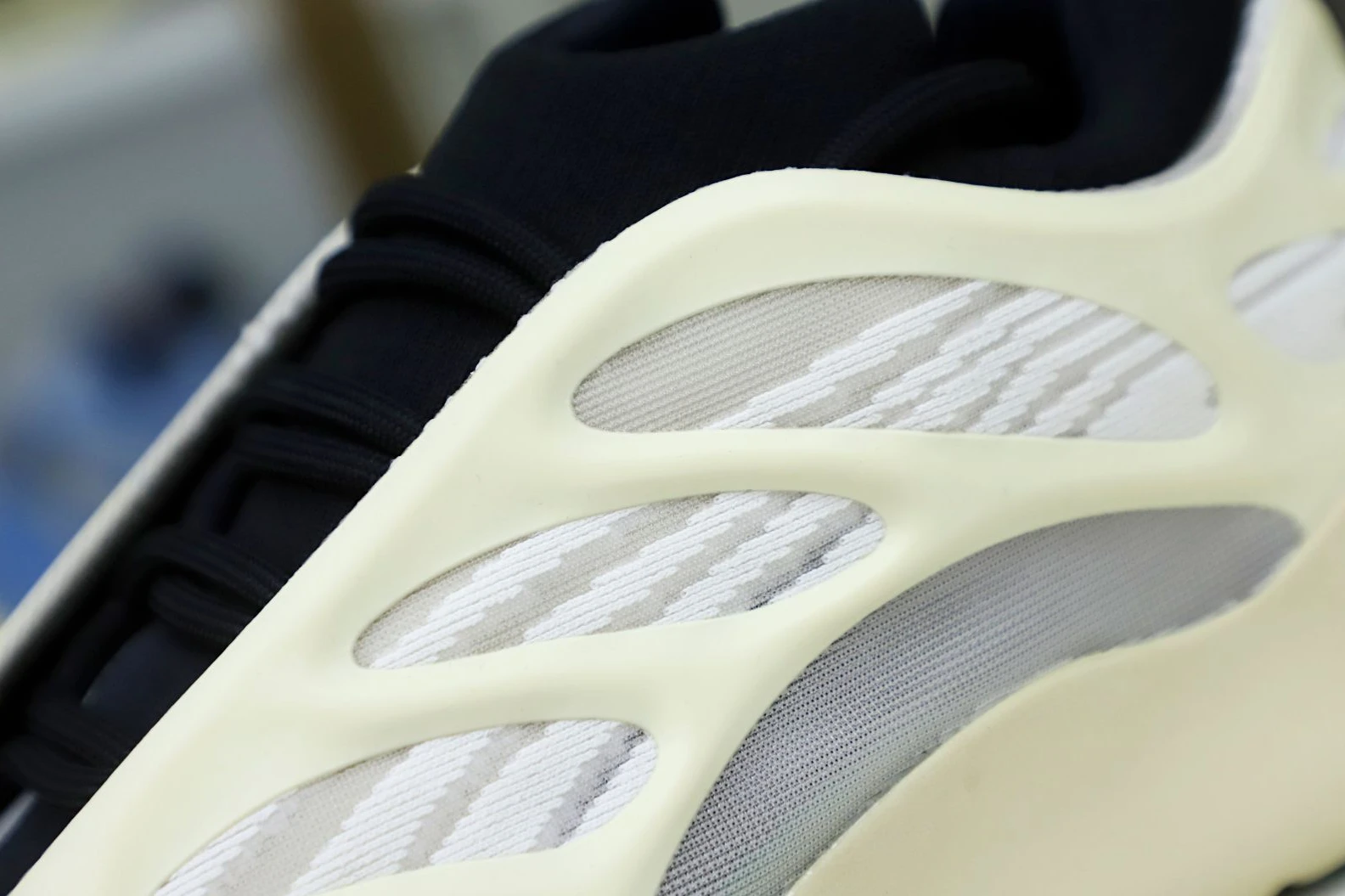 Kimikick YEEZY 700 V3 'AZAEL' GoodFit 76
