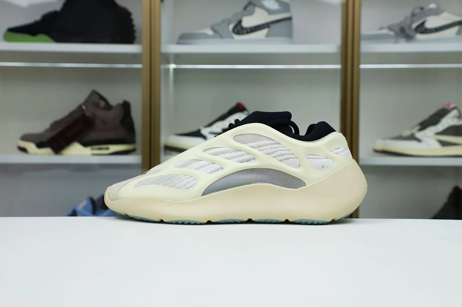Kimikick YEEZY 700 V3 'AZAEL' GoodFit 76