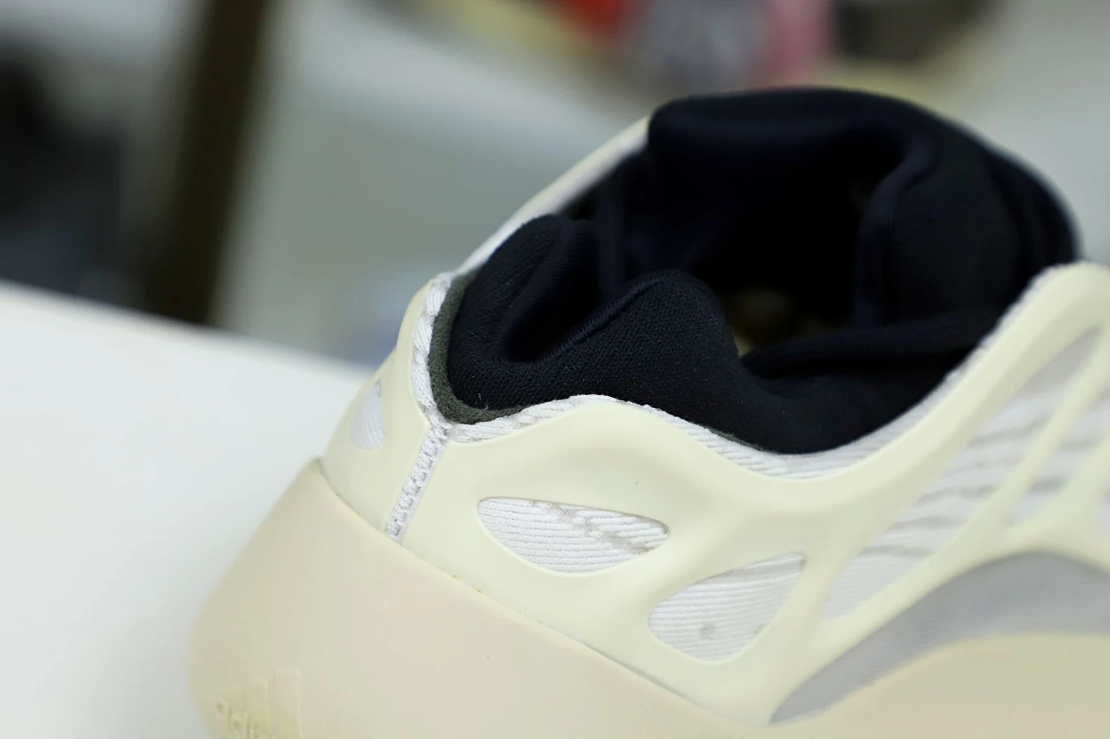 Kimikick YEEZY 700 V3 'AZAEL' GoodFit 76