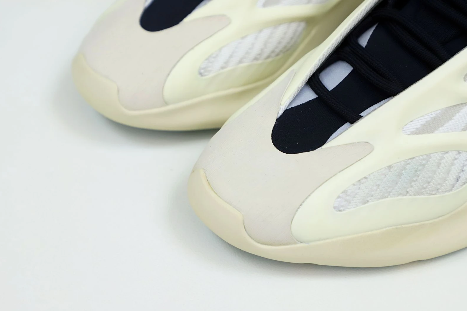 Kimikick YEEZY 700 V3 'AZAEL' GoodFit 76