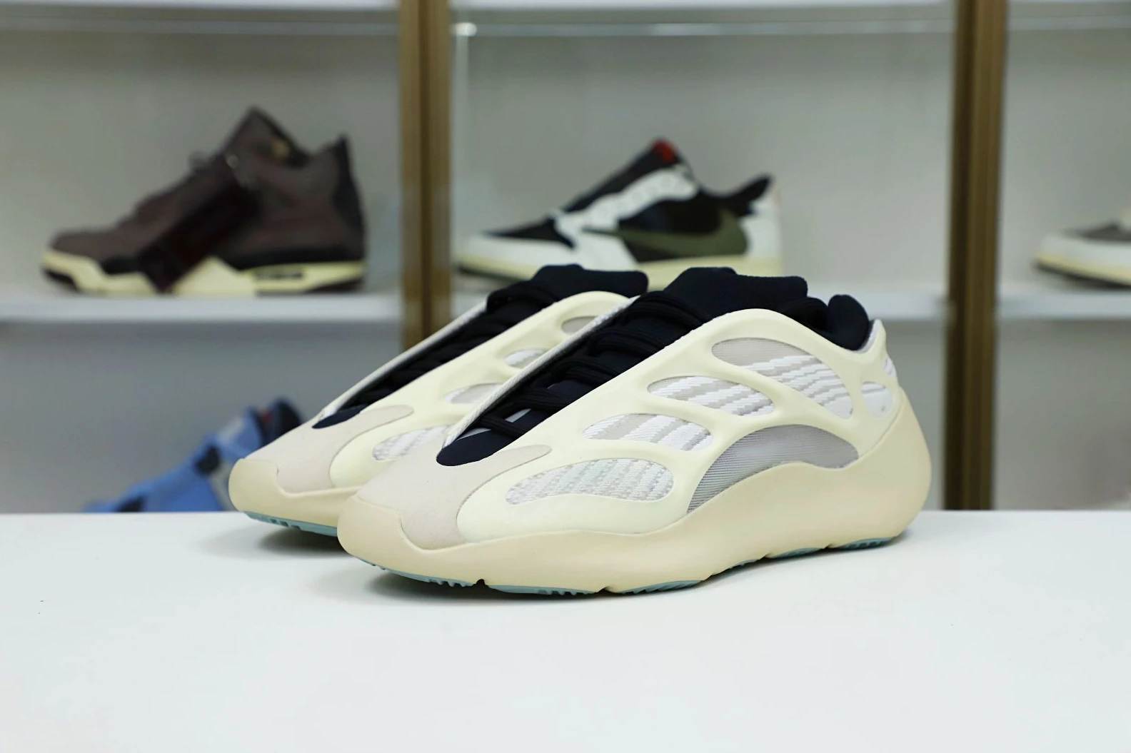 Kimikick YEEZY 700 V3 'AZAEL' GoodFit 76