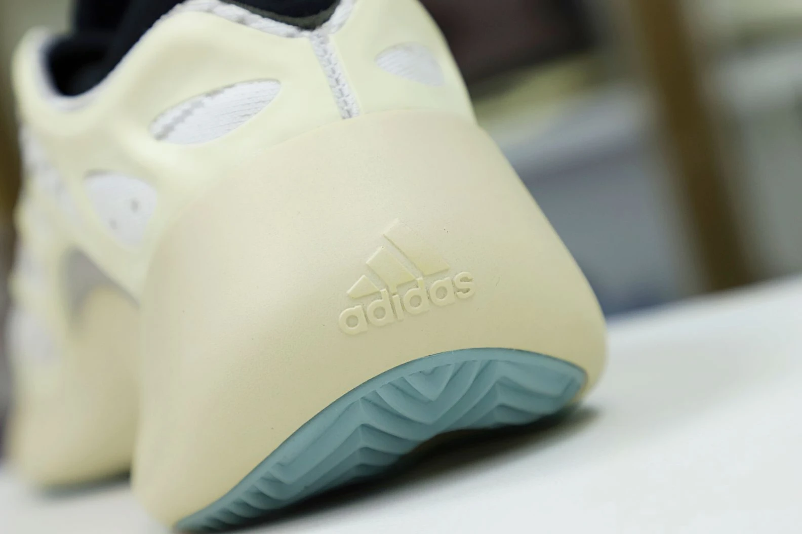 Kimikick YEEZY 700 V3 'AZAEL' GoodFit 76