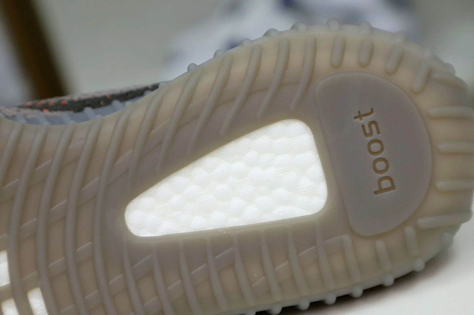 Kimikick YEEZY BOOST 350 V2 'BELUGA' ModernLook 80