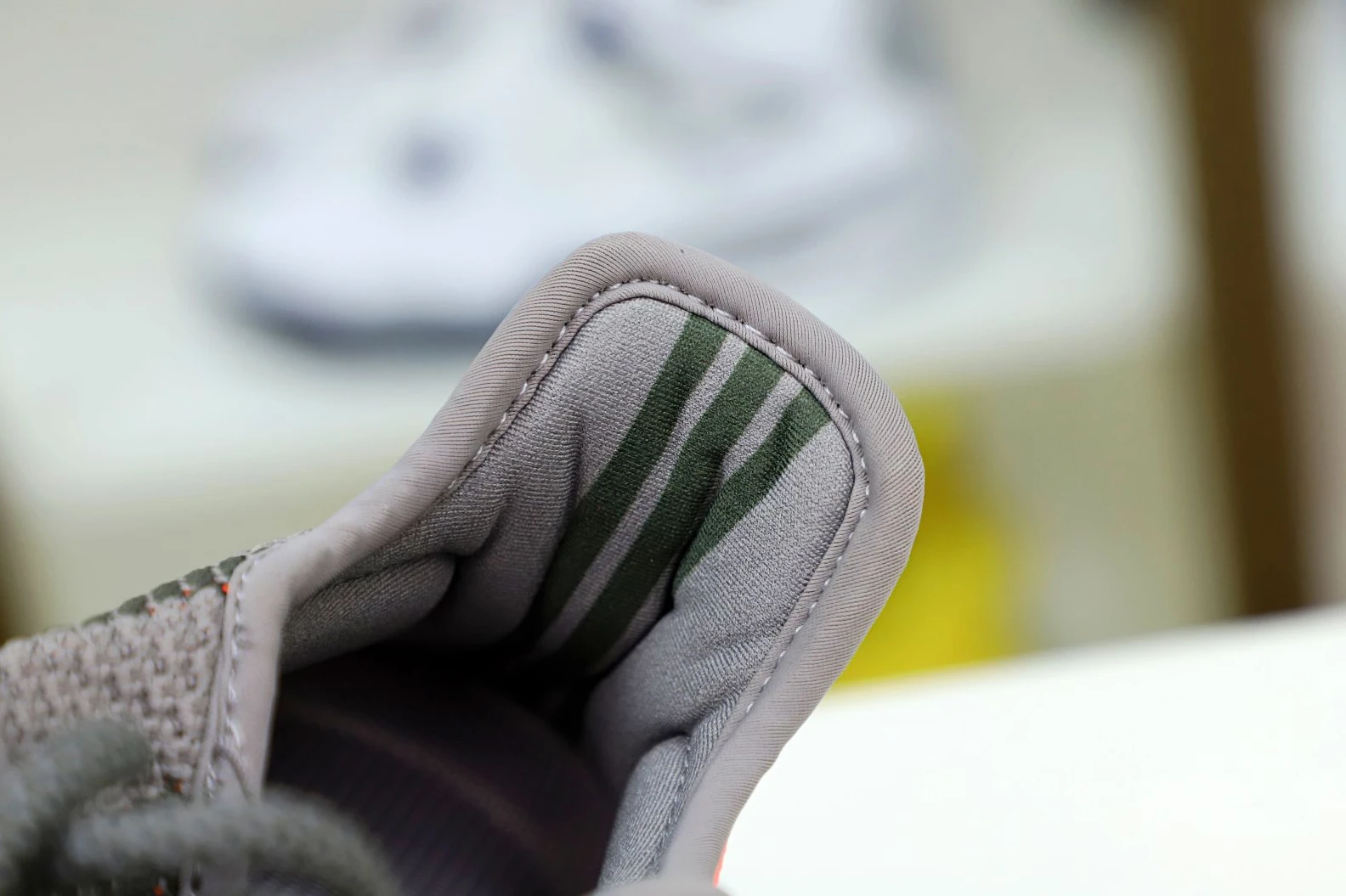 Kimikick YEEZY BOOST 350 V2 'BELUGA' ModernLook 80