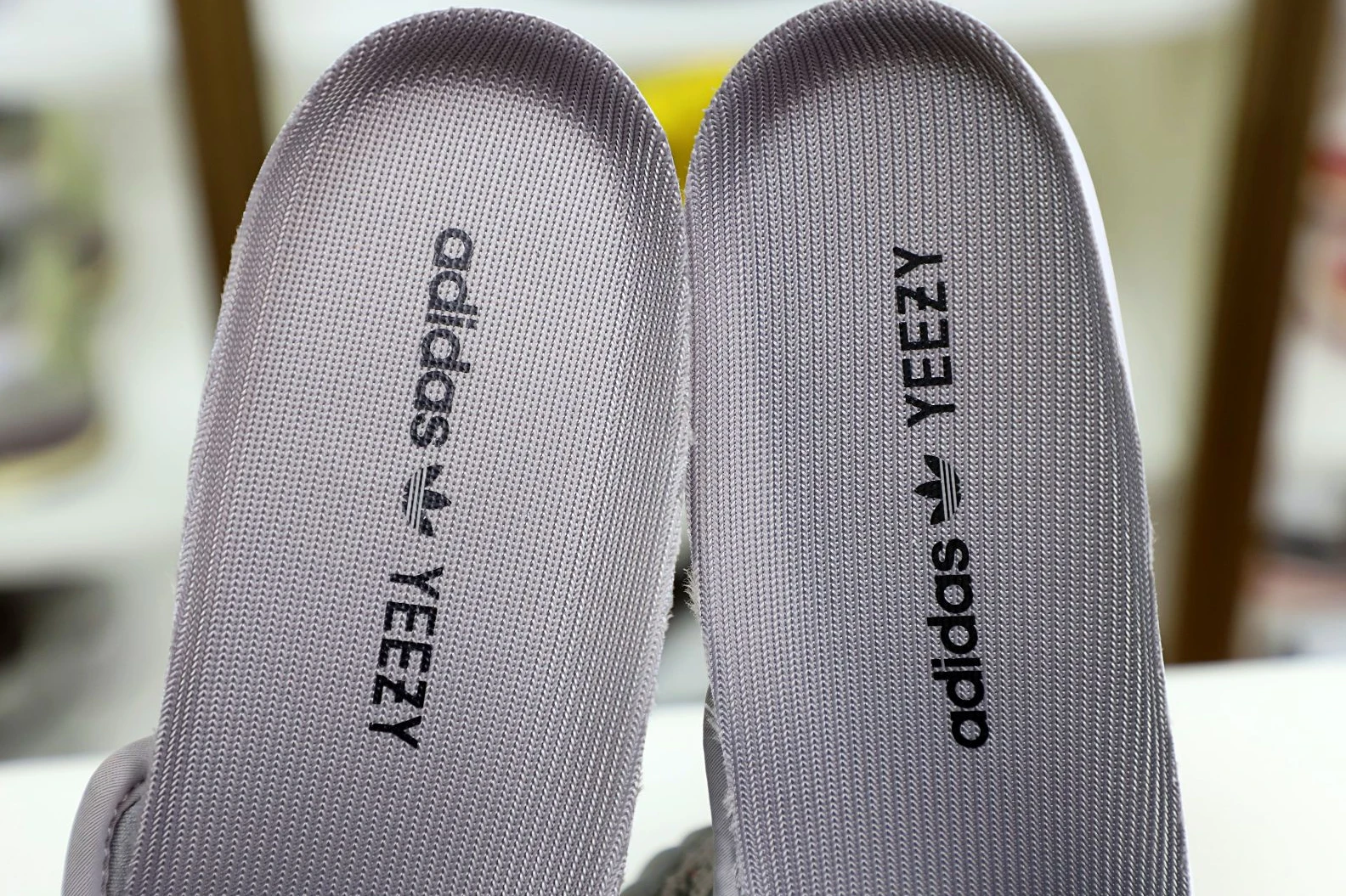 Kimikick YEEZY BOOST 350 V2 'BELUGA' ModernLook 80