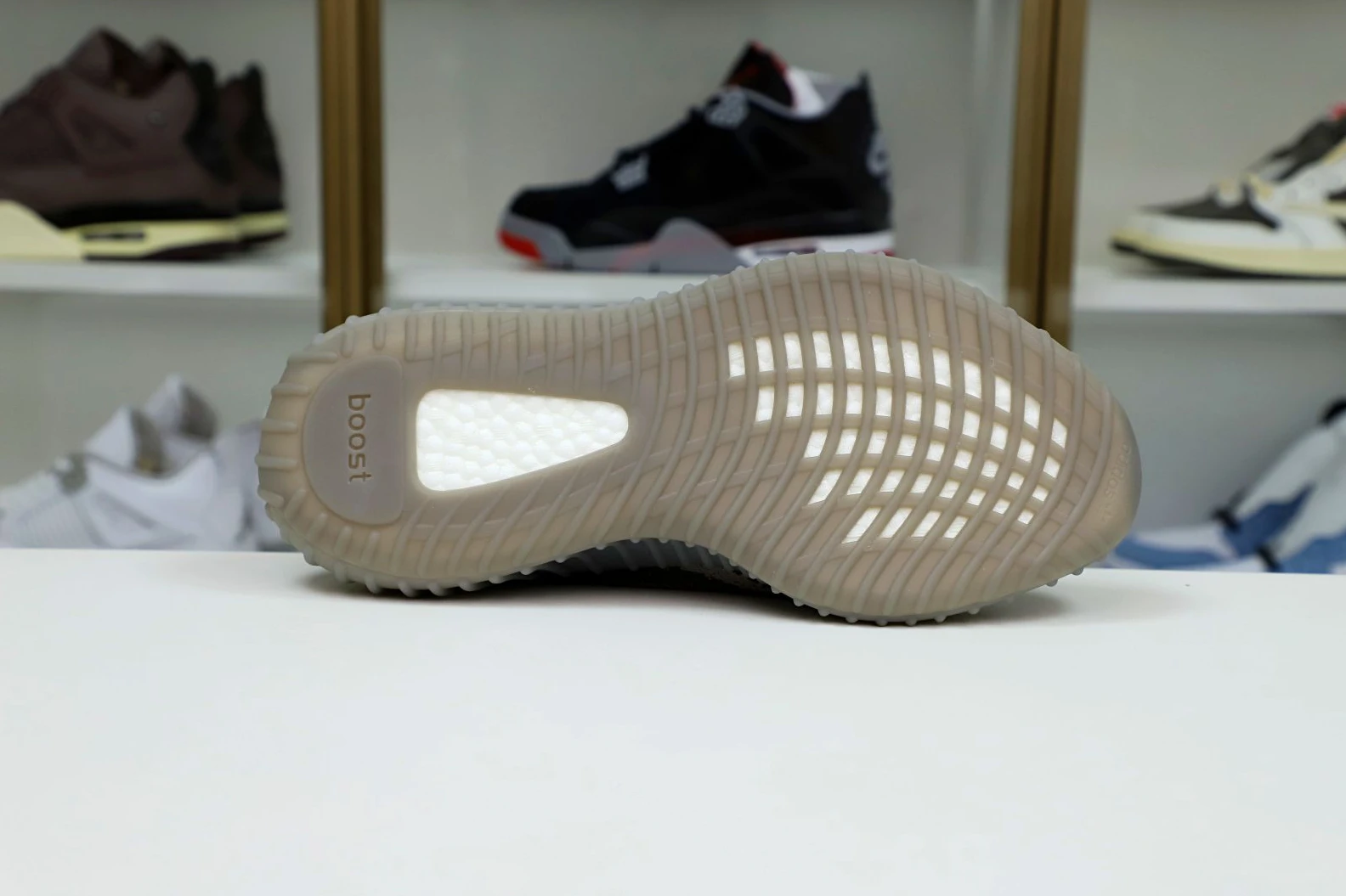 Kimikick YEEZY BOOST 350 V2 'BELUGA' ModernLook 80