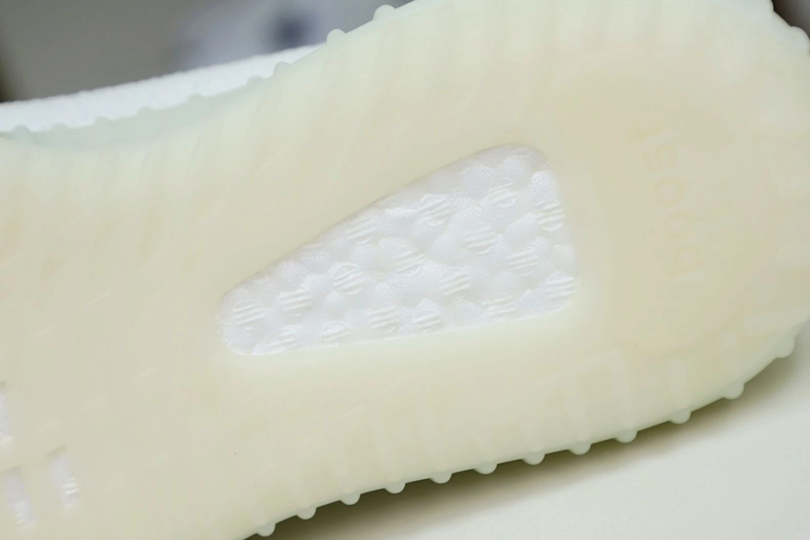 Kimikick YEEZY BOOST 350 V2 'CREAM WHITE   TRIPLE WHITE' Fashionable 19