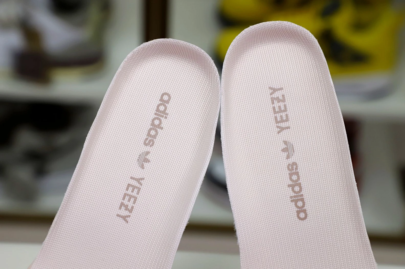 Kimikick YEEZY BOOST 350 V2 'SYNTH REFLECTIVE' WellDesigned 71