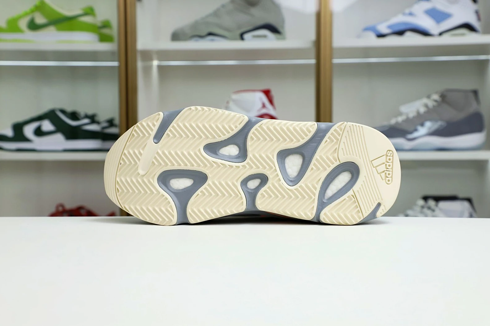 Kimikick YEEZY BOOST 700 'INERTIA' UrbanStyle 56