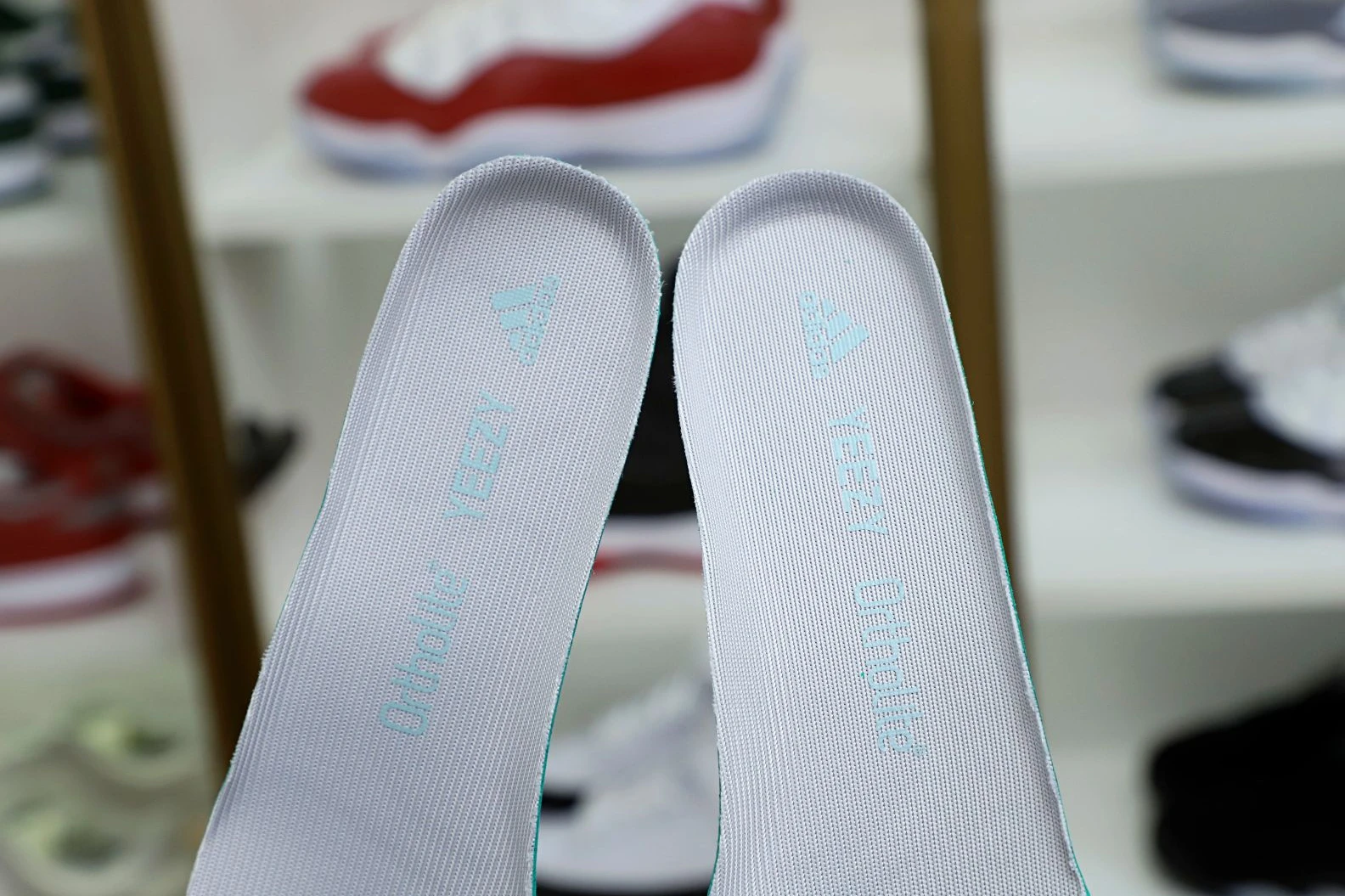 Kimikick YEEZY BOOST 700 'INERTIA' UrbanStyle 56