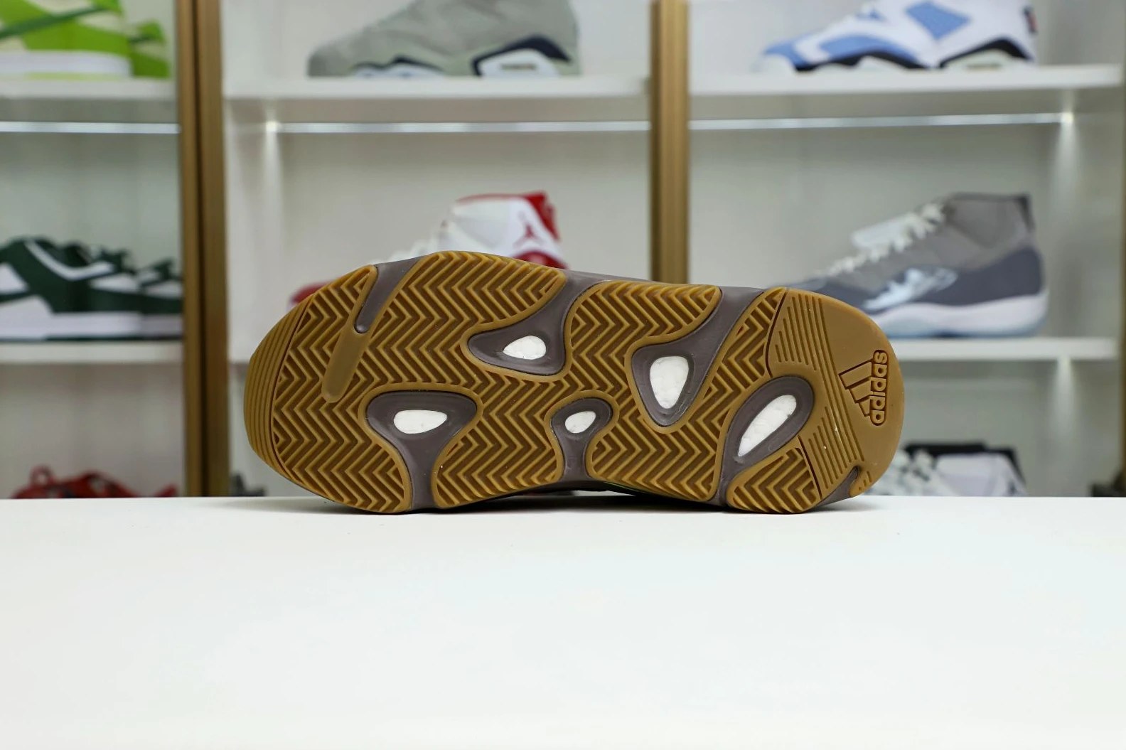 Kimikick YEEZY BOOST 700 'MAUVE' SmartChoice 25