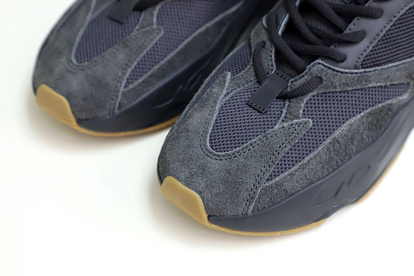 Kimikick YEEZY BOOST 700 'UTILITY BLACK' ModernLook 13