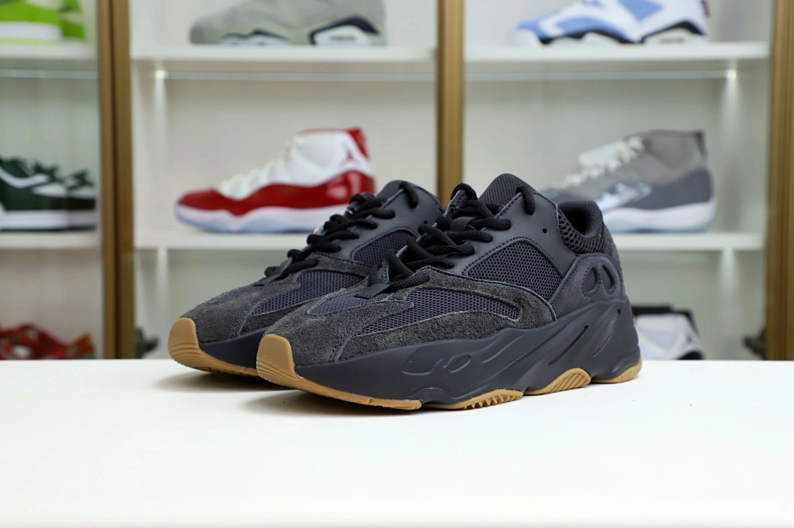 Kimikick YEEZY BOOST 700 'UTILITY BLACK' ModernLook 13