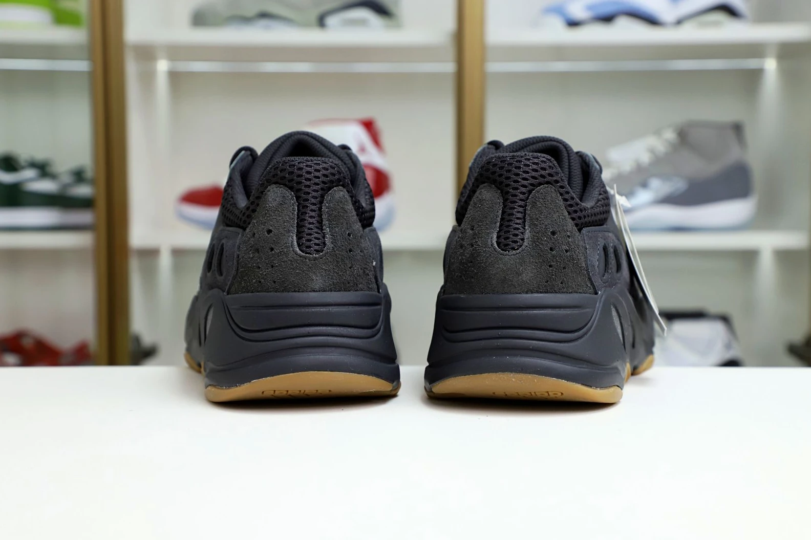 Kimikick YEEZY BOOST 700 'UTILITY BLACK' ModernLook 13