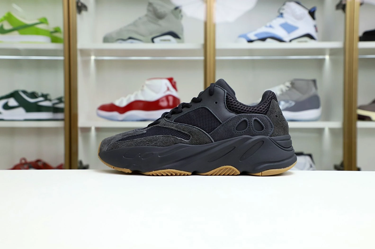 Kimikick YEEZY BOOST 700 'UTILITY BLACK' ModernLook 13