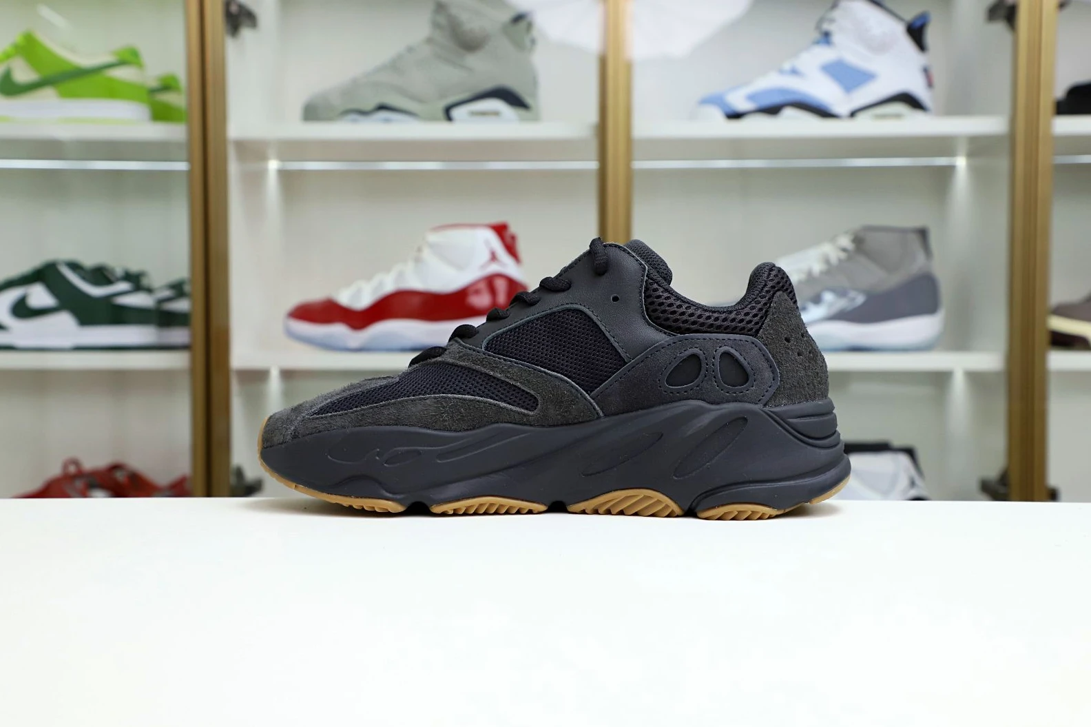 Kimikick YEEZY BOOST 700 'UTILITY BLACK' ModernLook 13