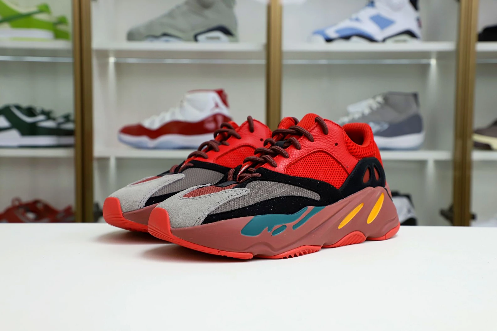 Kimikick YEEZY BOOST 700 HI-RES RED HQ WellDesigned 57