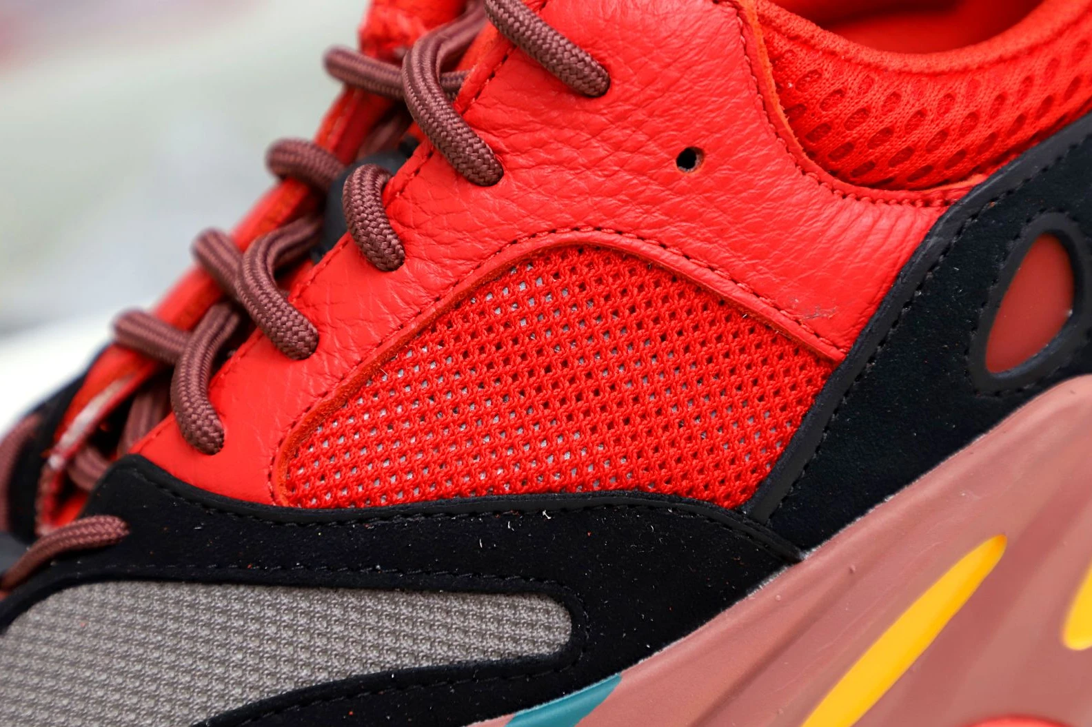 Kimikick YEEZY BOOST 700 HI-RES RED HQ WellDesigned 57