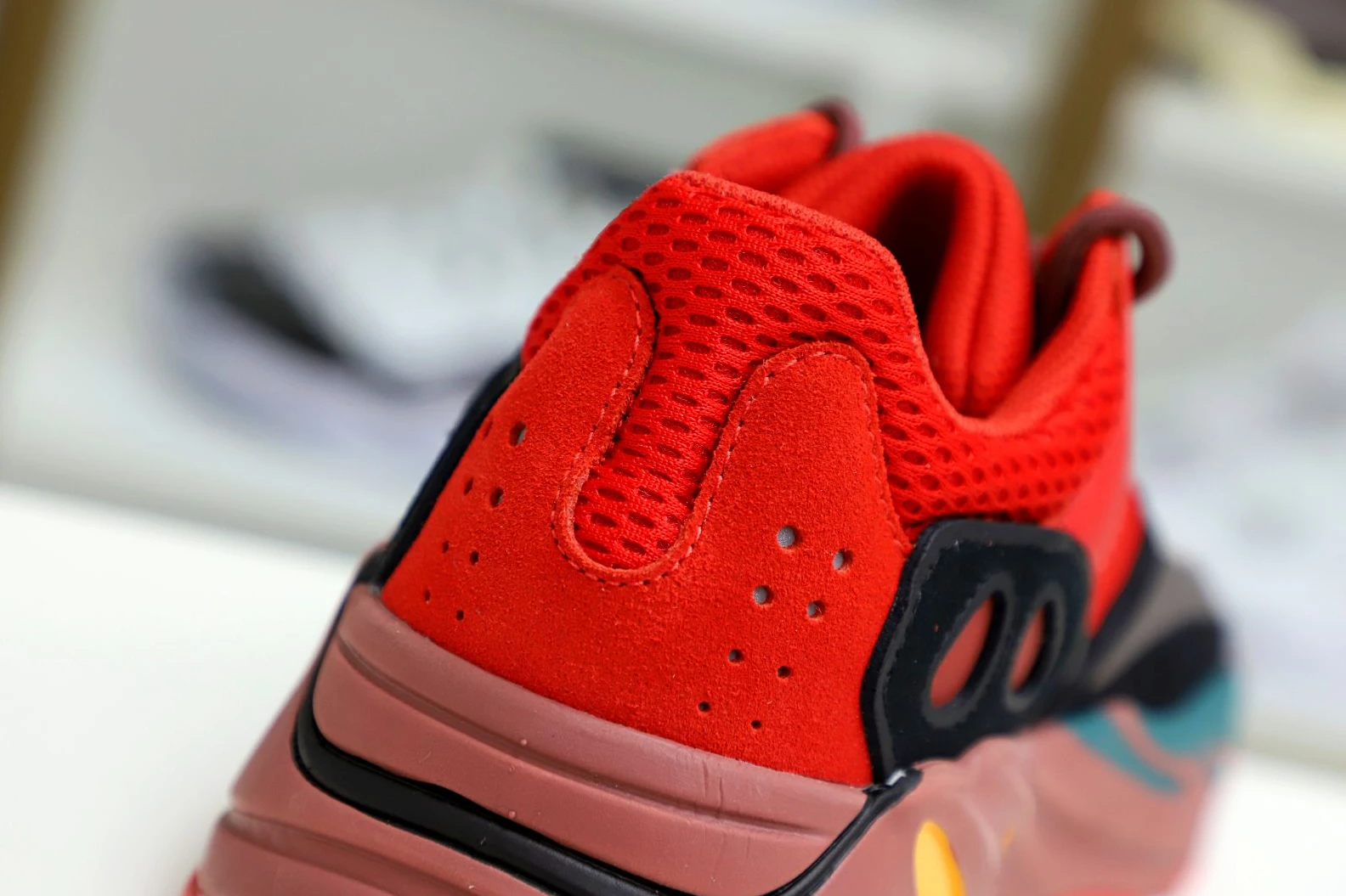 Kimikick YEEZY BOOST 700 HI-RES RED HQ WellDesigned 57