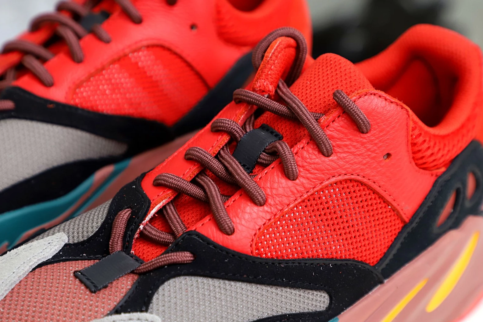 Kimikick YEEZY BOOST 700 HI-RES RED HQ WellDesigned 57