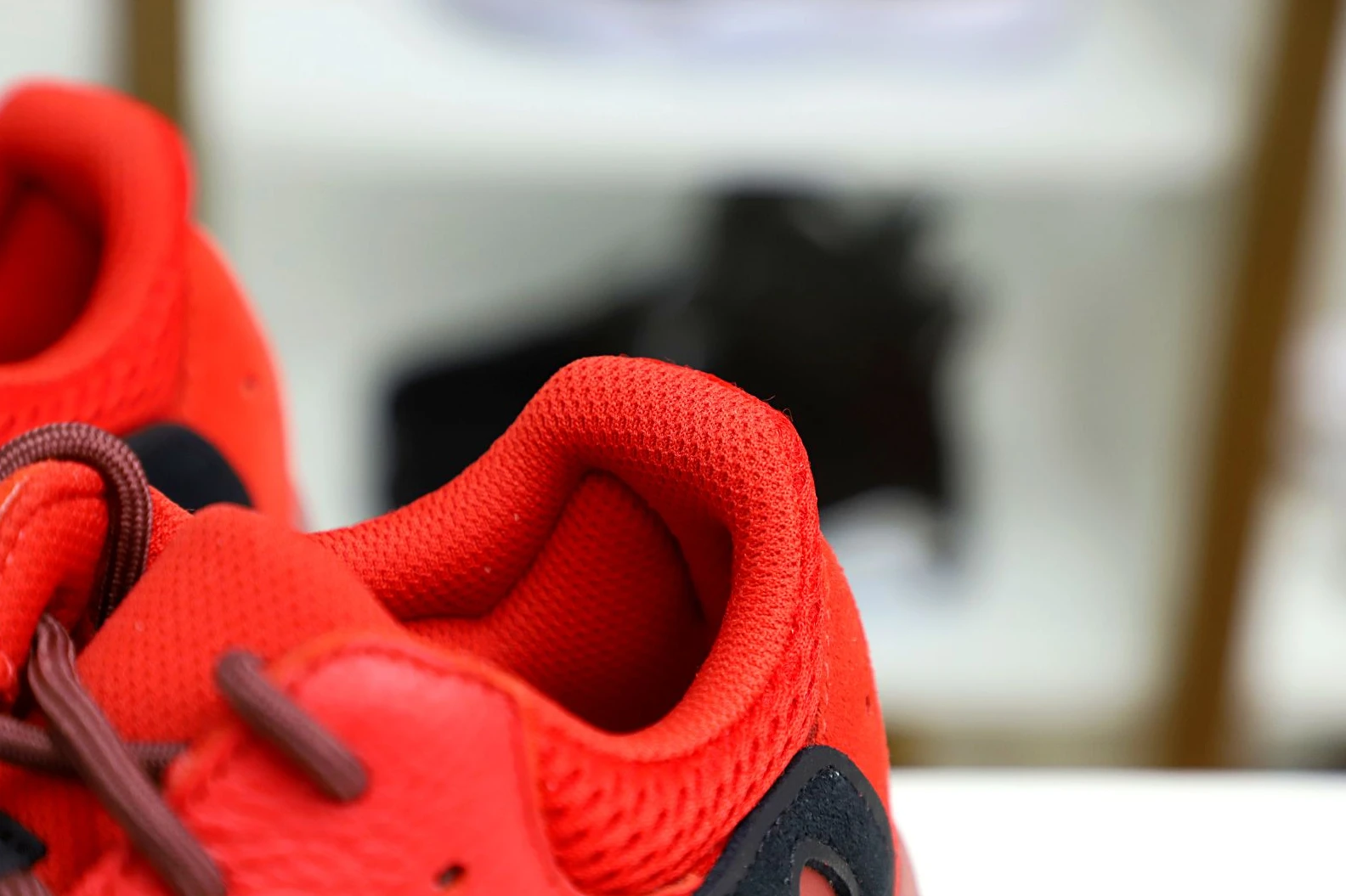 Kimikick YEEZY BOOST 700 HI-RES RED HQ WellDesigned 57