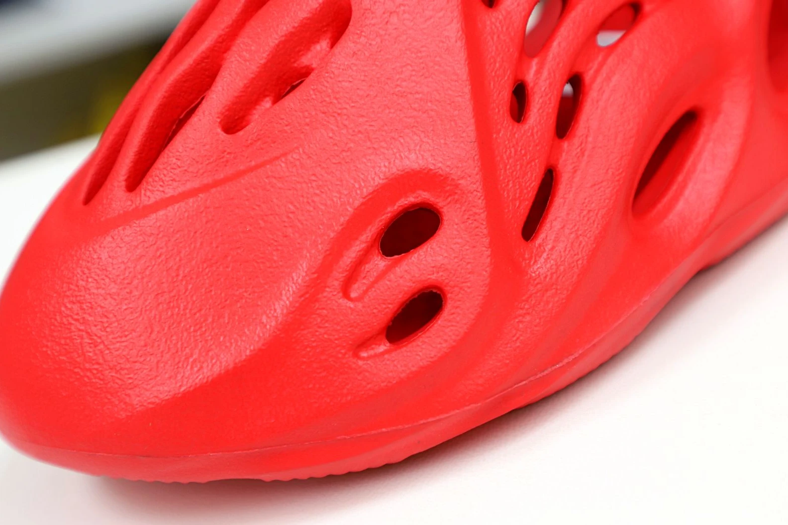 Kimikick YEEZY FOAM RUNNER 'VERMILION' StreetReady 31